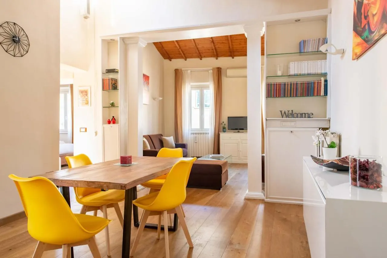 Modern, Bright Near Boboli Gardens & Santo Spirito - Homeunity Florence Appartement