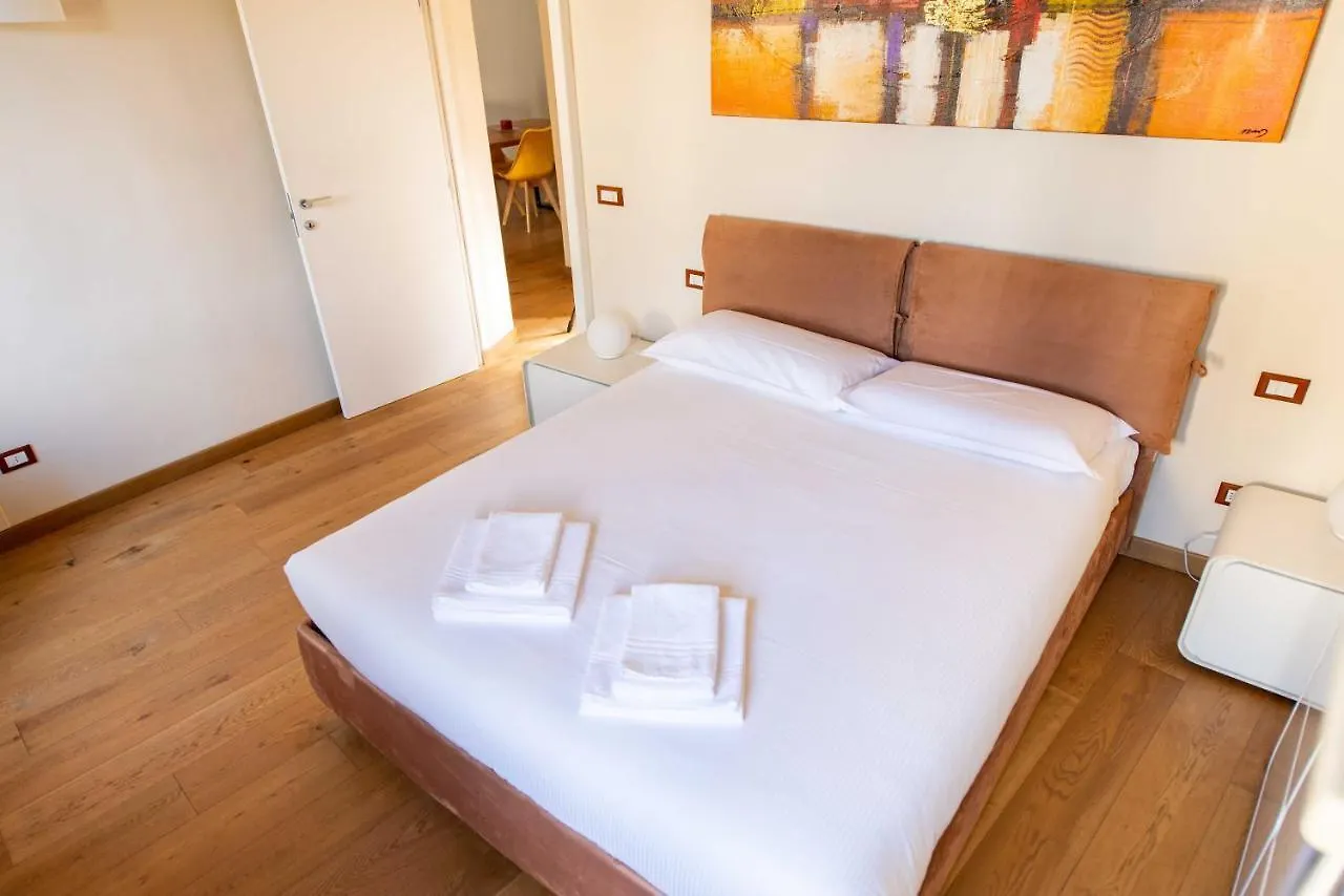 Modern, Bright Near Boboli Gardens & Santo Spirito - Homeunity Florence 0*,